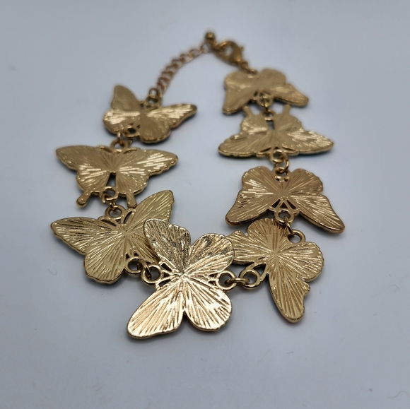 Charming gold tone multicolored butterfly charm bracelet!  Very pretty statement - Picture 5 of 6